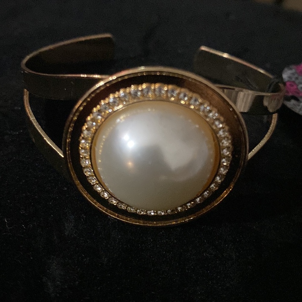 NWT Gold & White Pearl Bracelet - Picture 4 of 6